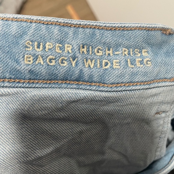 American Eagle Super High-Rise Baggy Wide Leg Carpenter Jeans Light Wash 12 Long - Picture 8 of 10